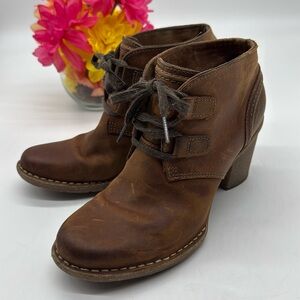 Clarks Unstructured Carmel Color Leather Lace Up Heeled Ankle Boots Size 9